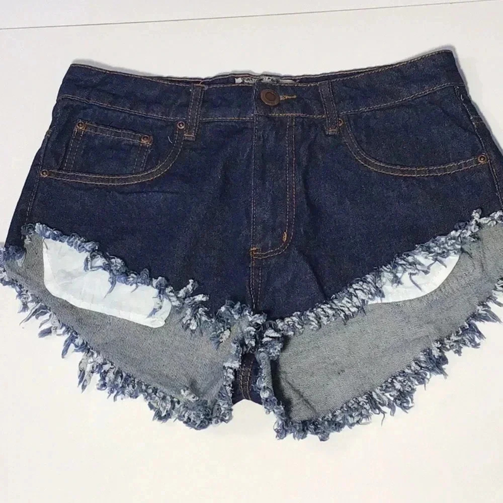 Boohoo Denim Frayed Hem Shorts Size 8 NWOT